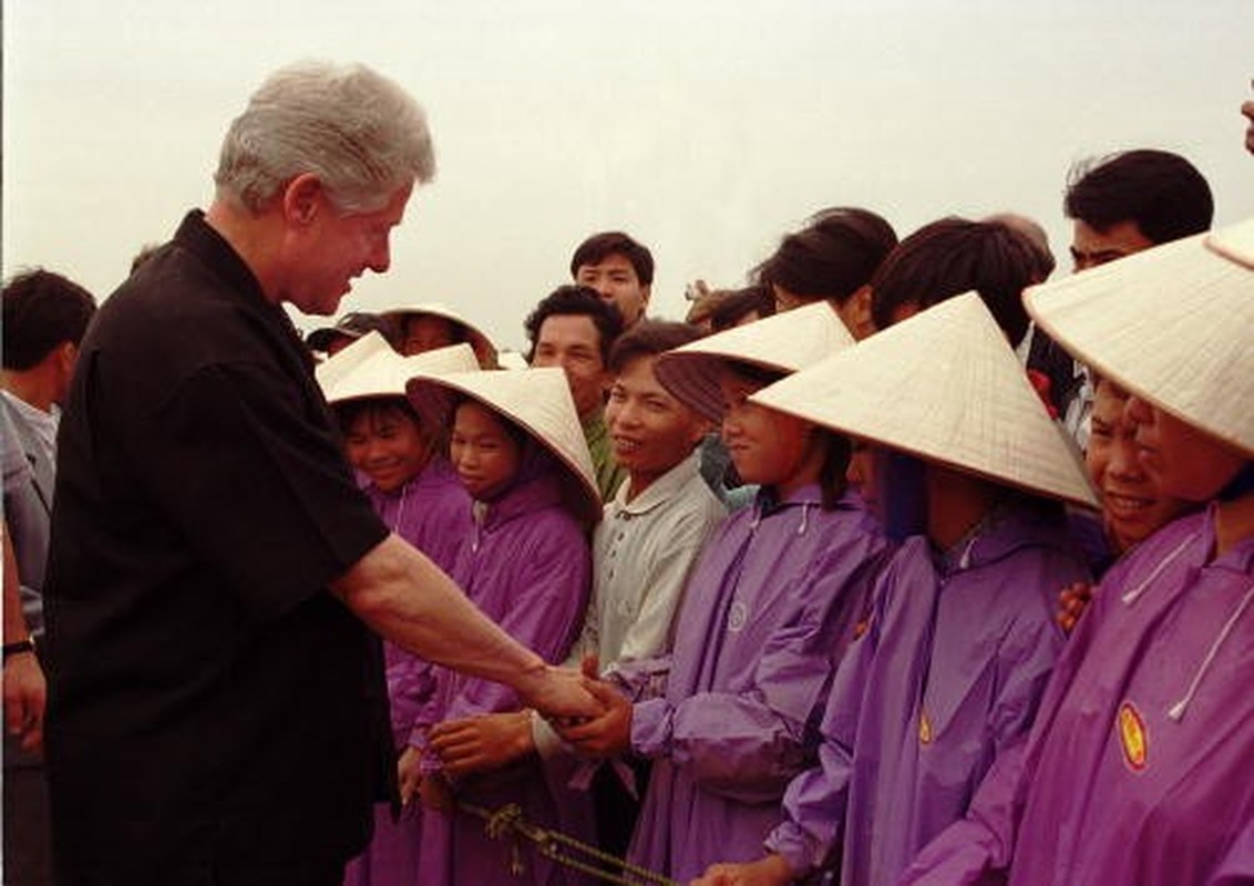 Tong thong Bill Clinton va chuyen tham lich su nam 2000-Hinh-8